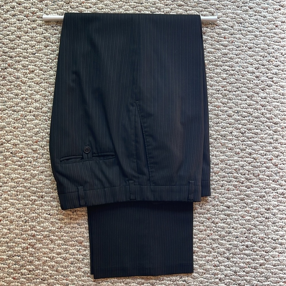 Haggar Men’s Black Pinstripe Suit Black Gray 38R - Picture 4 of 12